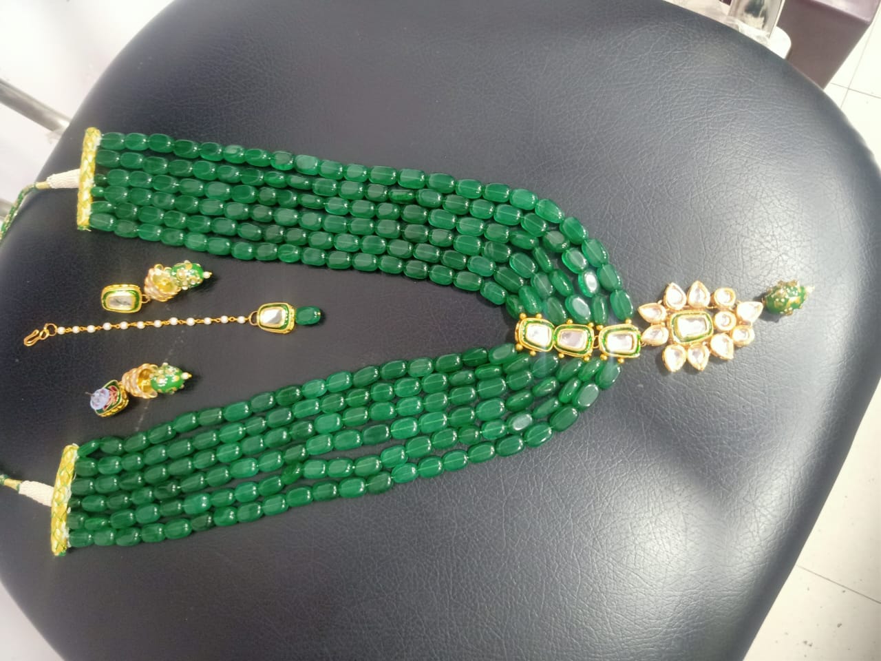 Green Emerald Beaded Necklace With Earring And Maangtika - Image 5