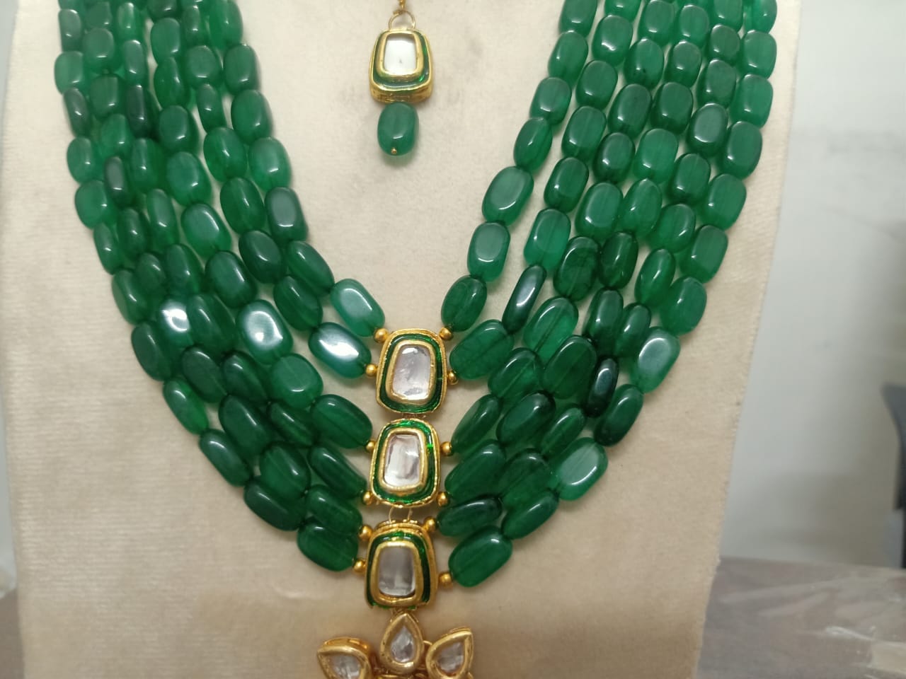 Green Emerald Beaded Necklace With Earring And Maangtika - Image 3
