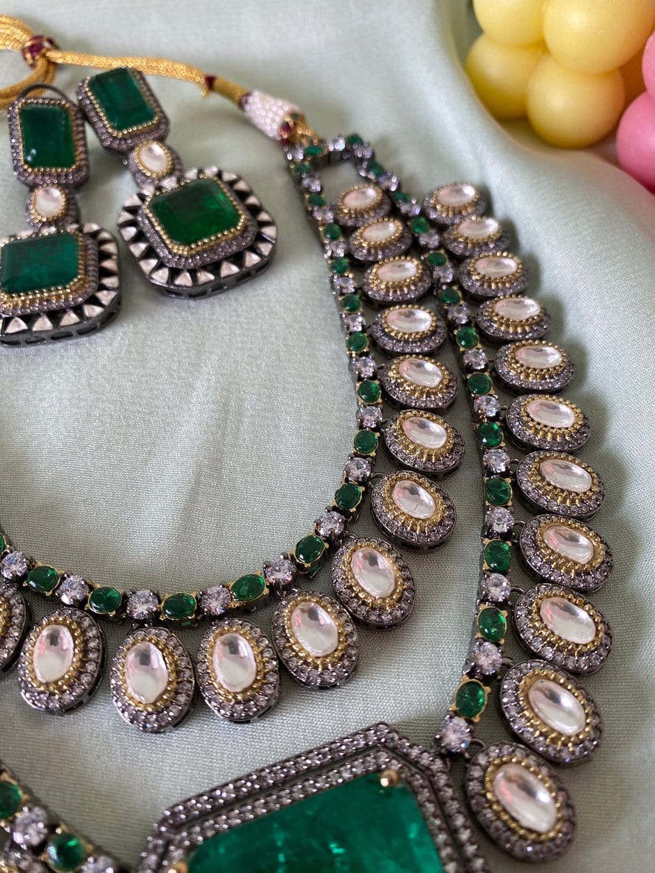 Victorian Premium Emerald Green Necklace With Earrings - Image 3