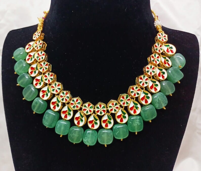 Elegant Kundan Choker Necklace With Green Stone - Image 3