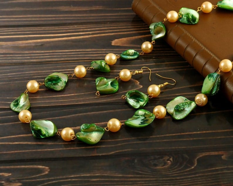 Mother of Pearl Necklace With Earring