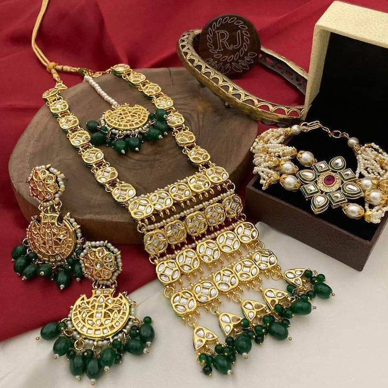 Gold Plated Delicate Kundan Set With Earrings - Image 2