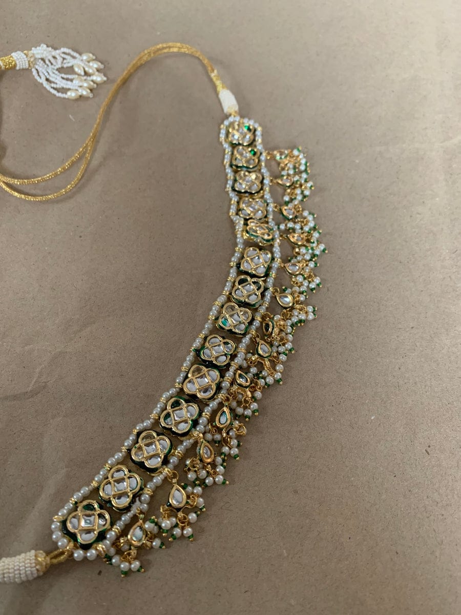 Green Stone And Kundan Jewellery Necklace Set In Mix Metal - Image 2