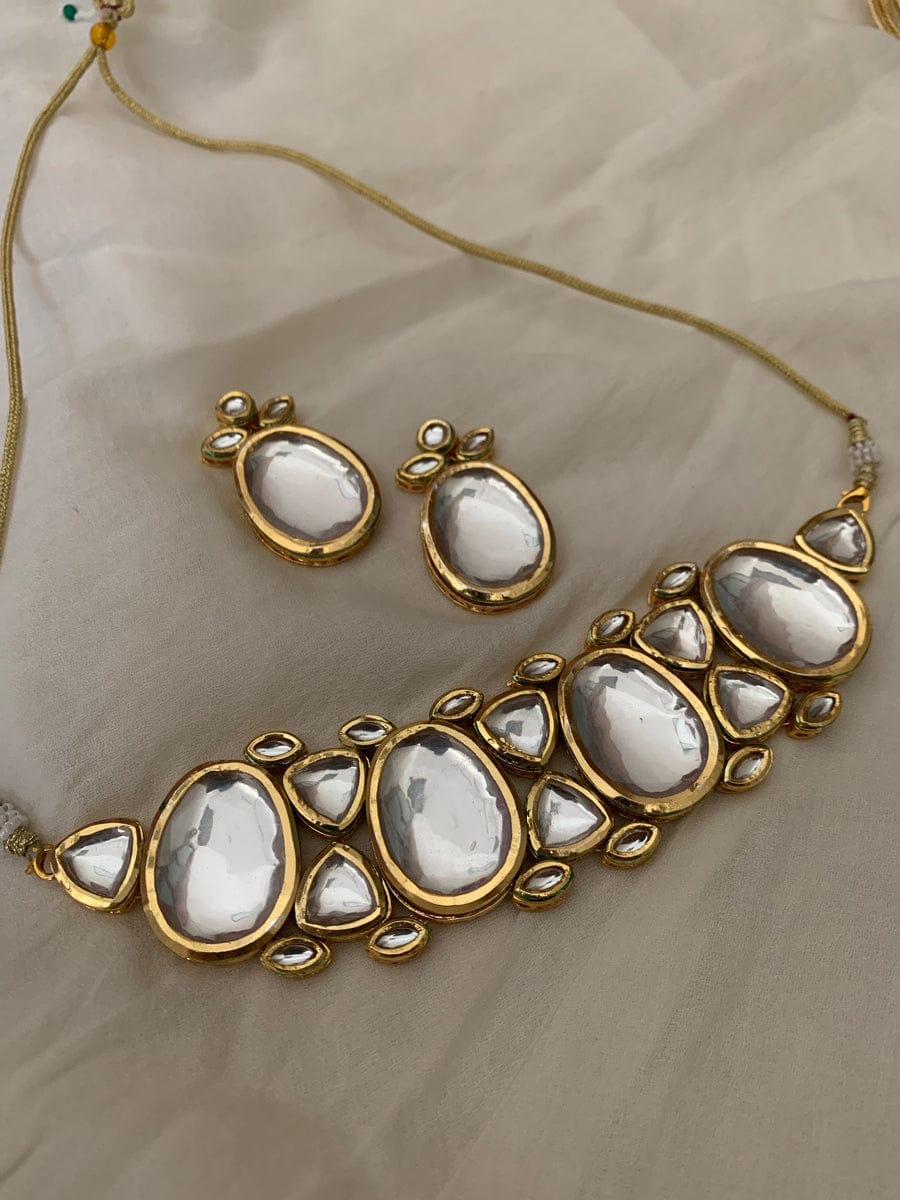 Delicate Kundan Necklace Set - Image 2