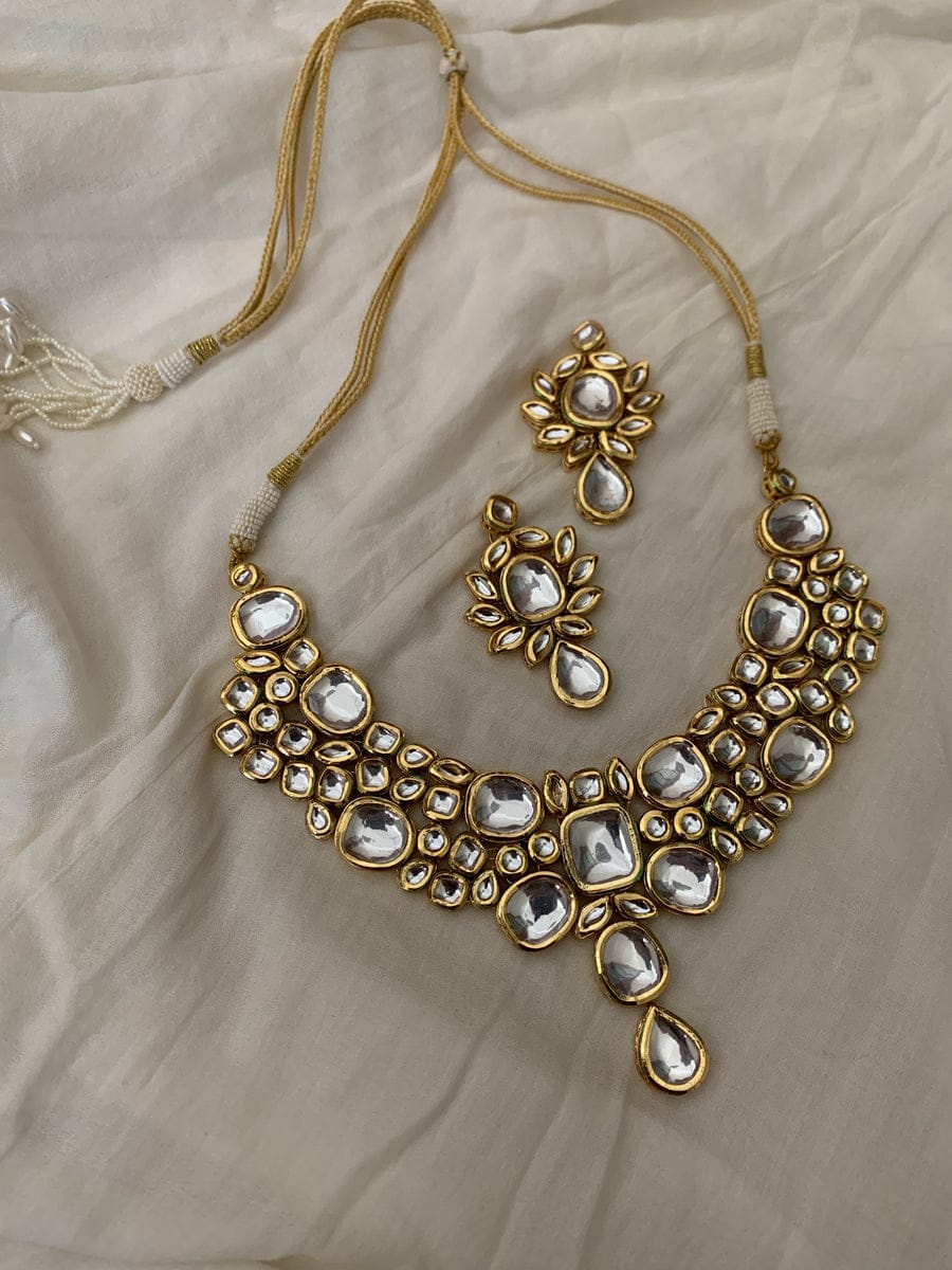 Delicate Kundan Necklace Set - Image 2