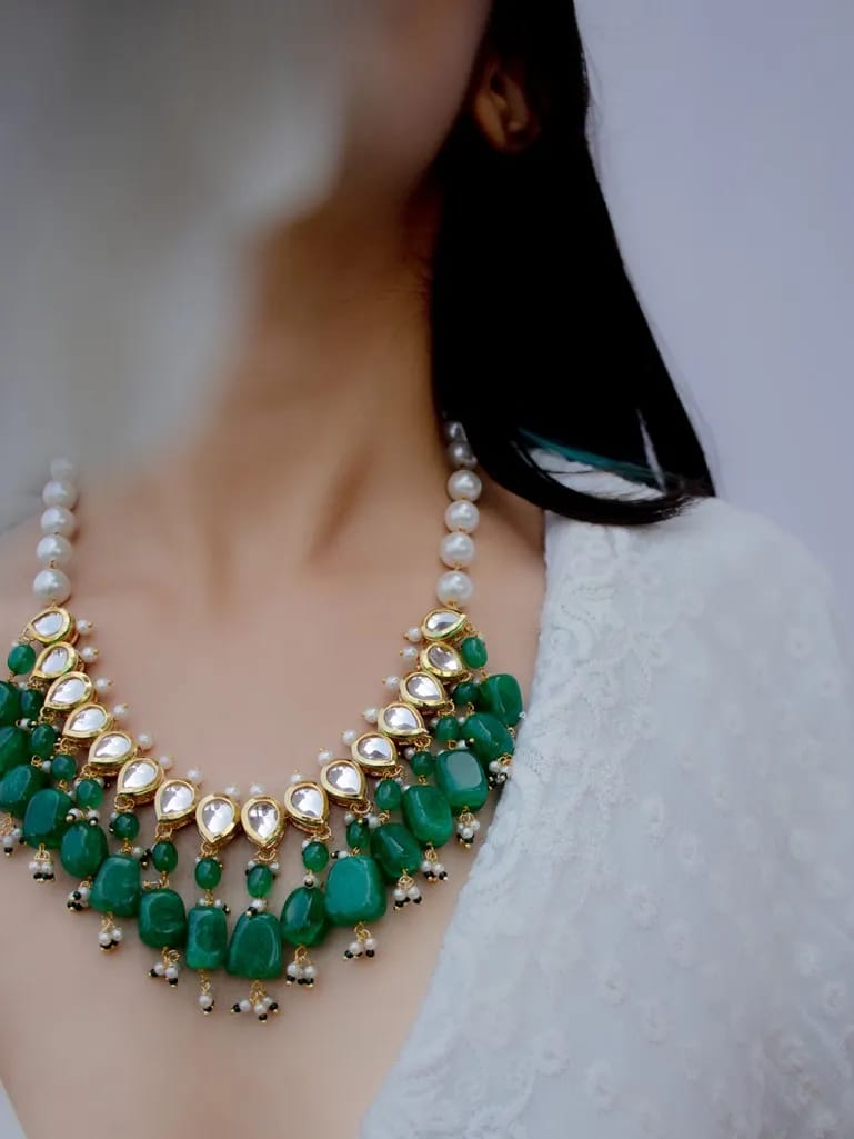 Delicate Kundan Necklace Set