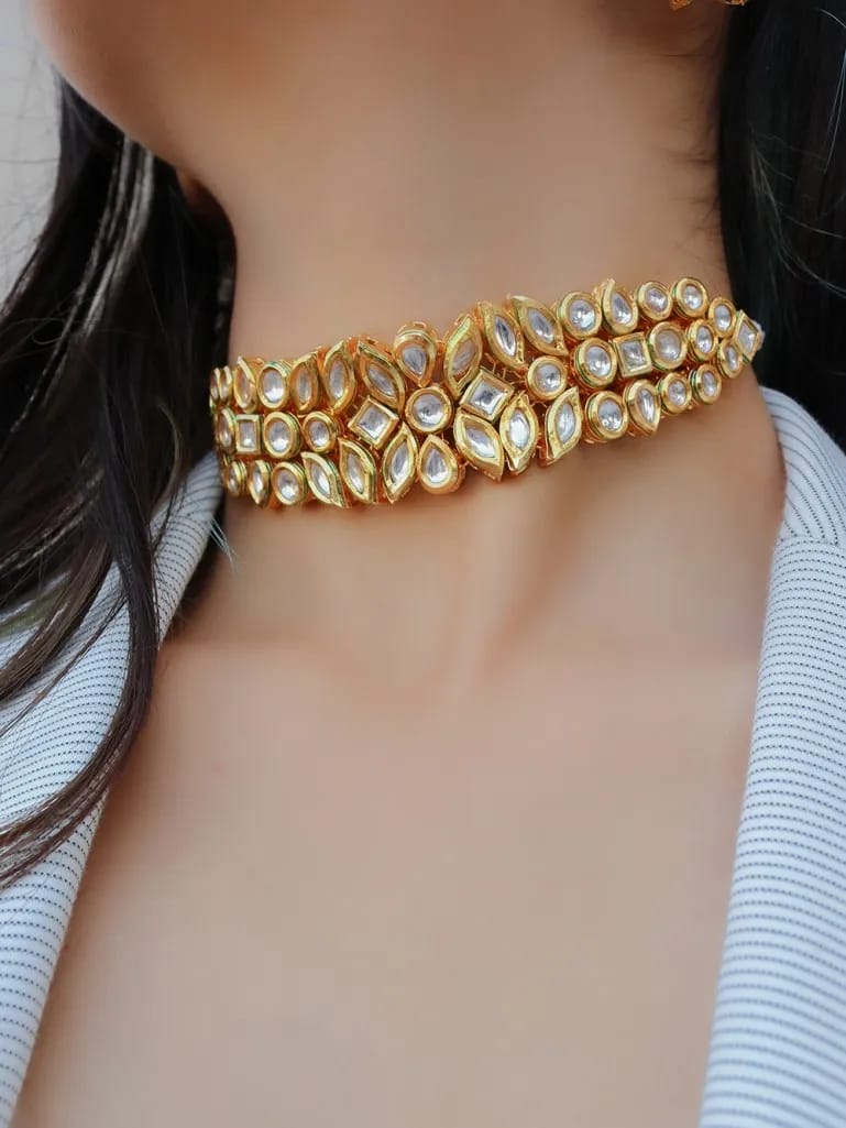 Delicate Kundan Necklace Set - Image 2