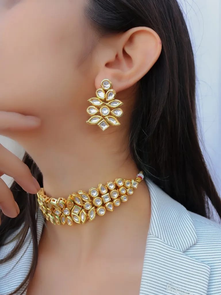 Delicate Kundan Necklace Set