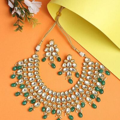 VeroniQ Trends-Elegant Kundan Necklace With Earrings