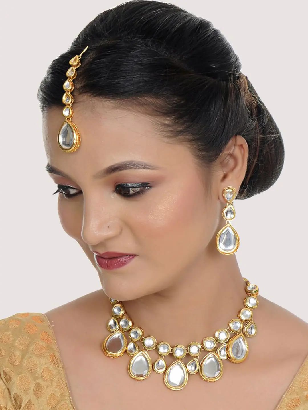Gold-Plated White Kundan-Studded Necklace With Earrings & Maangtikka