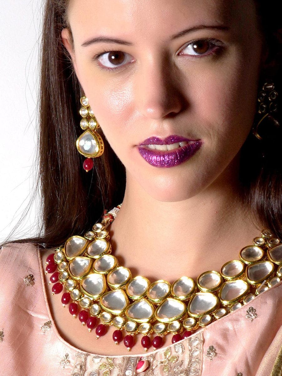 Gold Plated Kundan Studded & Pearls Beaded Jewellery Set - Image 2