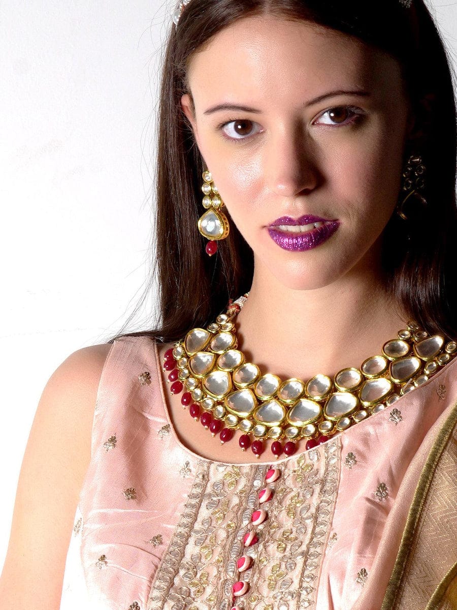 Gold Plated Kundan Studded & Pearls Beaded Jewellery Set