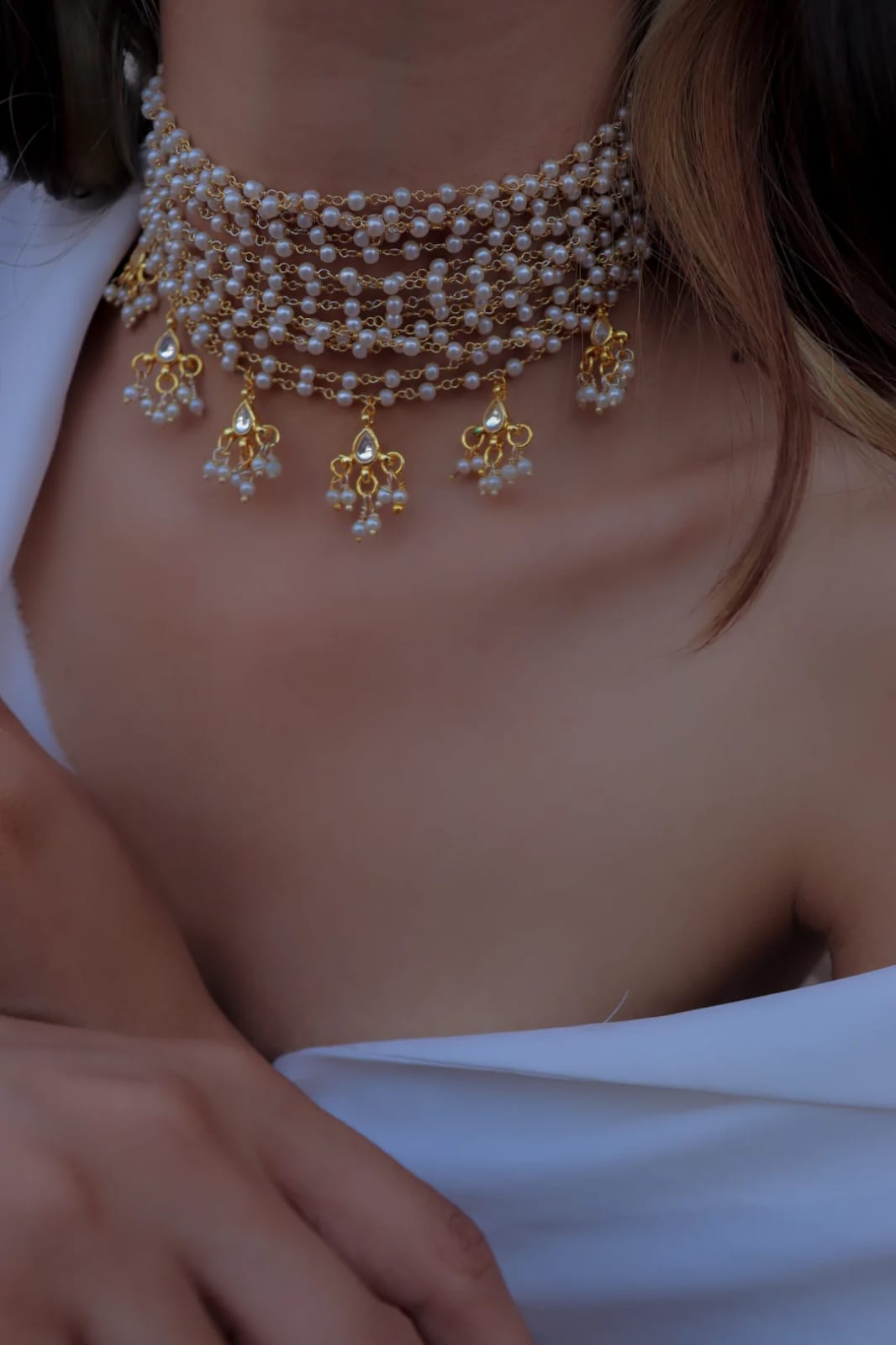 Fine White Pearls Necklace With Kundan Stone - Image 2