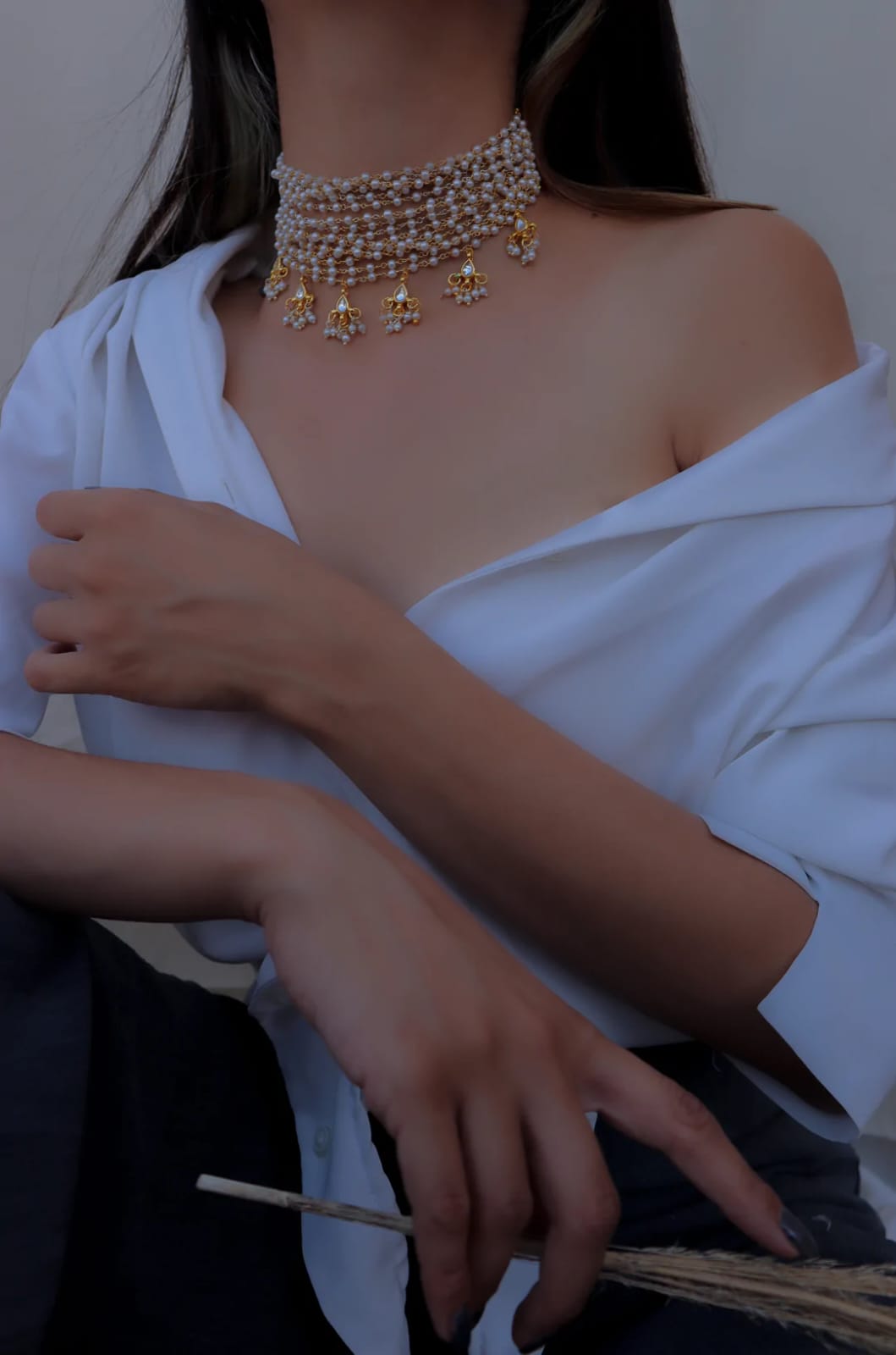 Fine White Pearls Necklace With Kundan Stone - Image 3