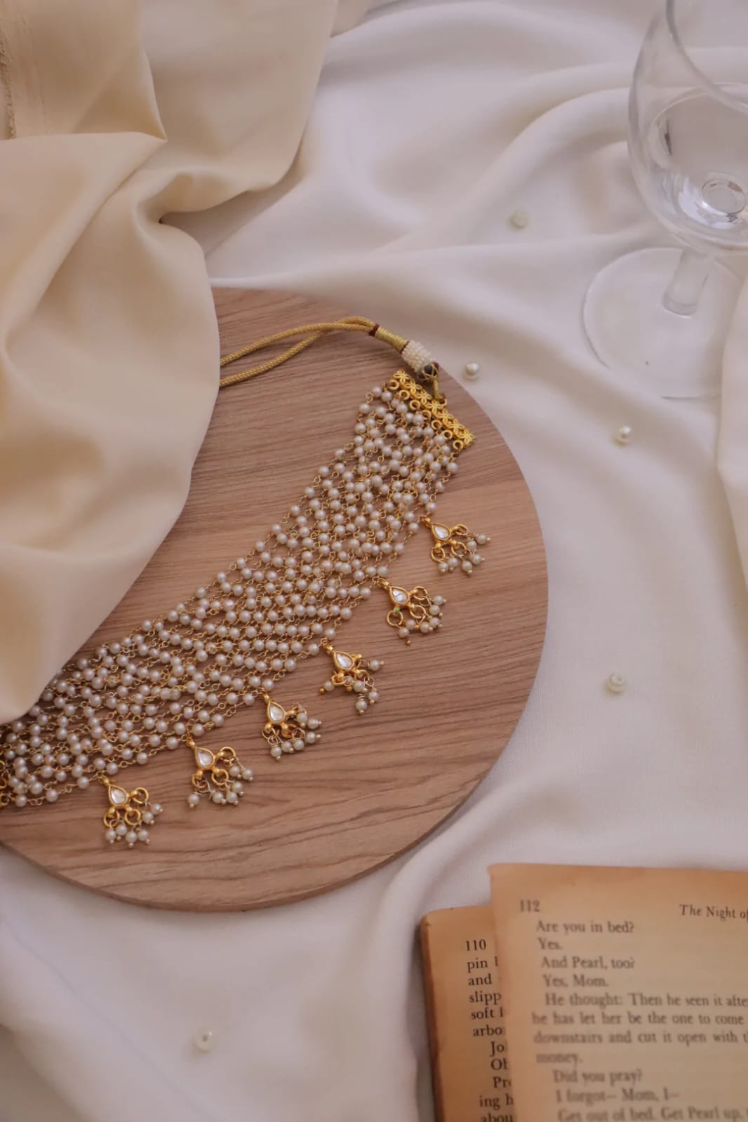 Fine White Pearls Necklace With Kundan Stone - Image 4