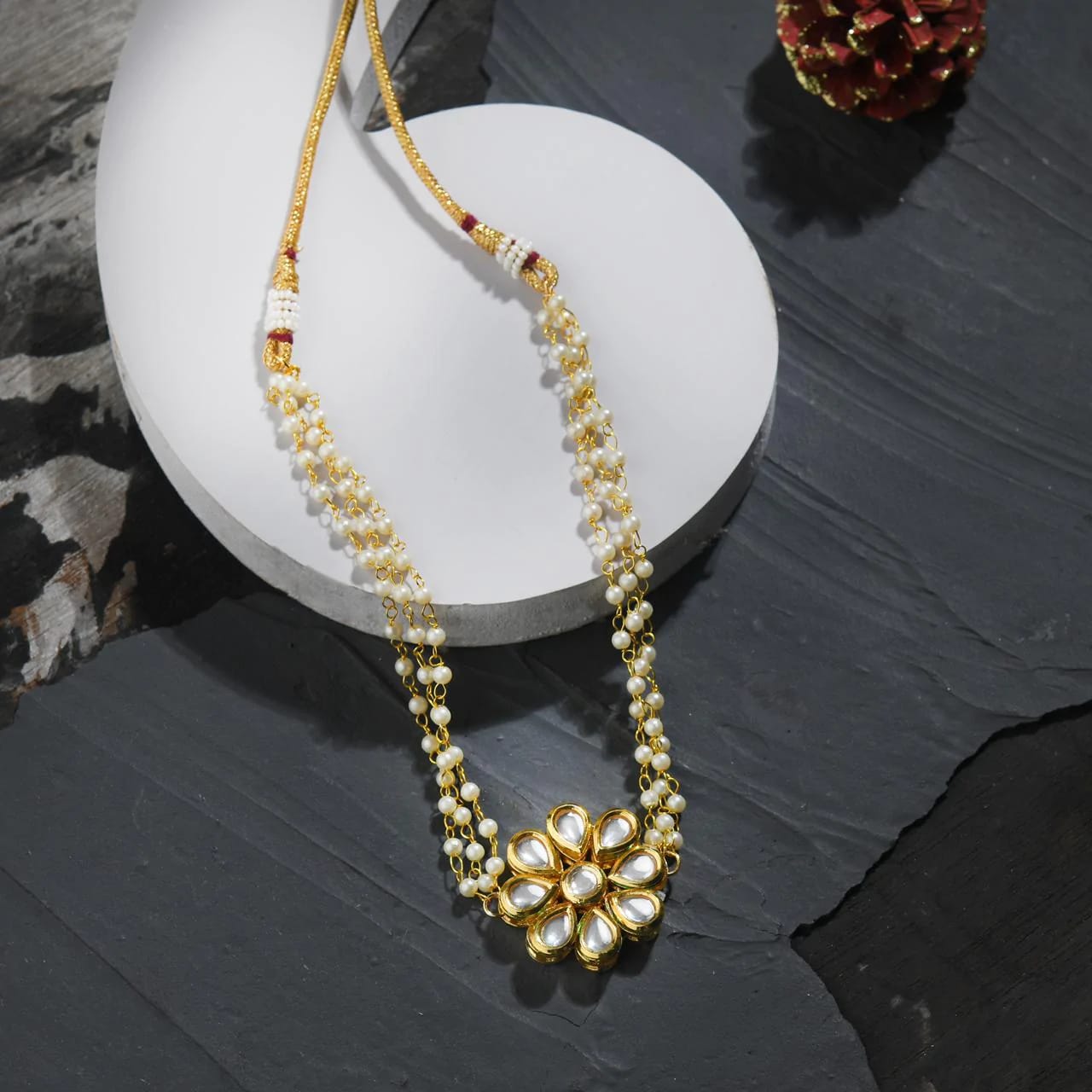 Elegant Kundan Necklace - Image 2