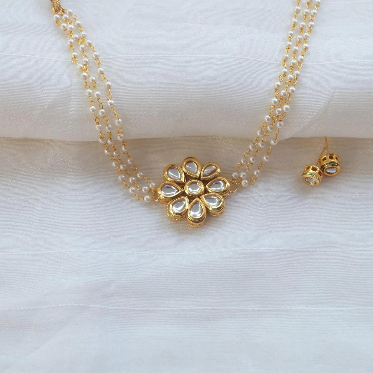 Elegant Kundan Necklace - Image 3