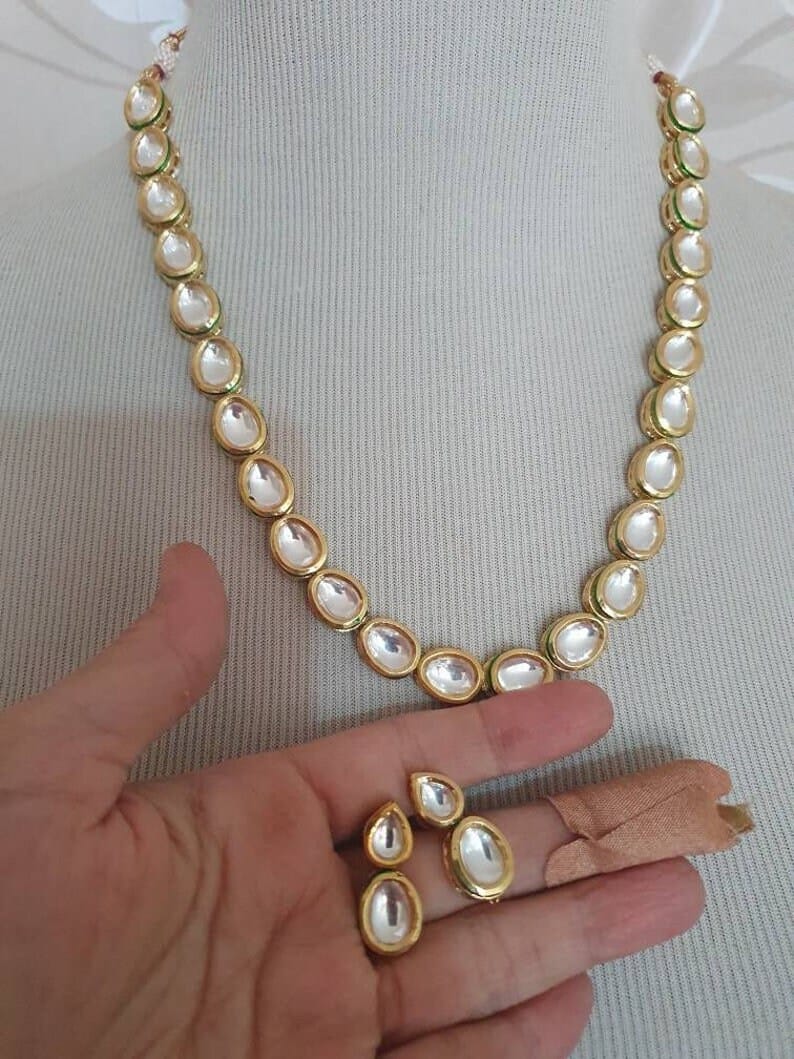 Elegant Kundan Necklace With Earrings