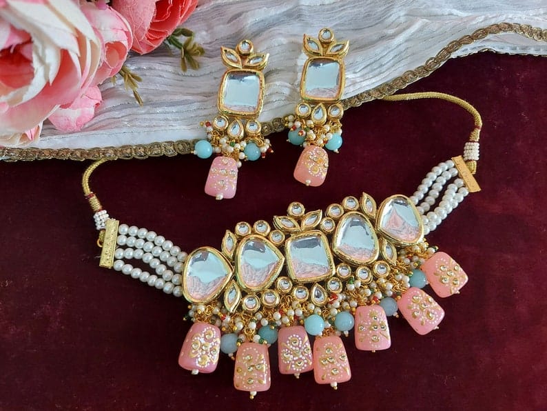 Elegant Kundan Necklace With Earrings - Image 4