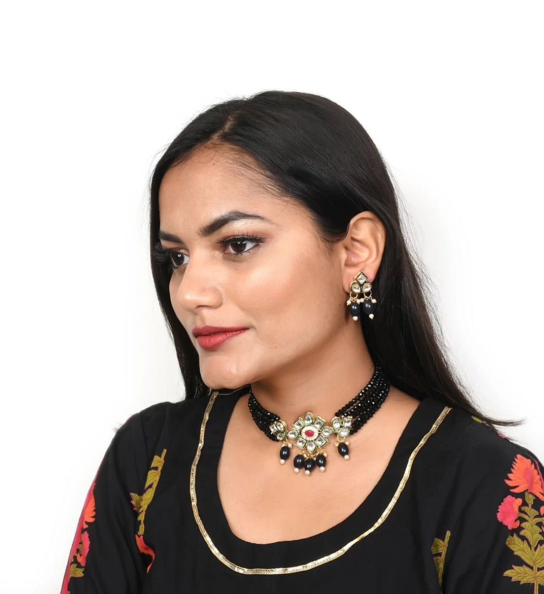 Elegant Kundan Necklace With Earrings