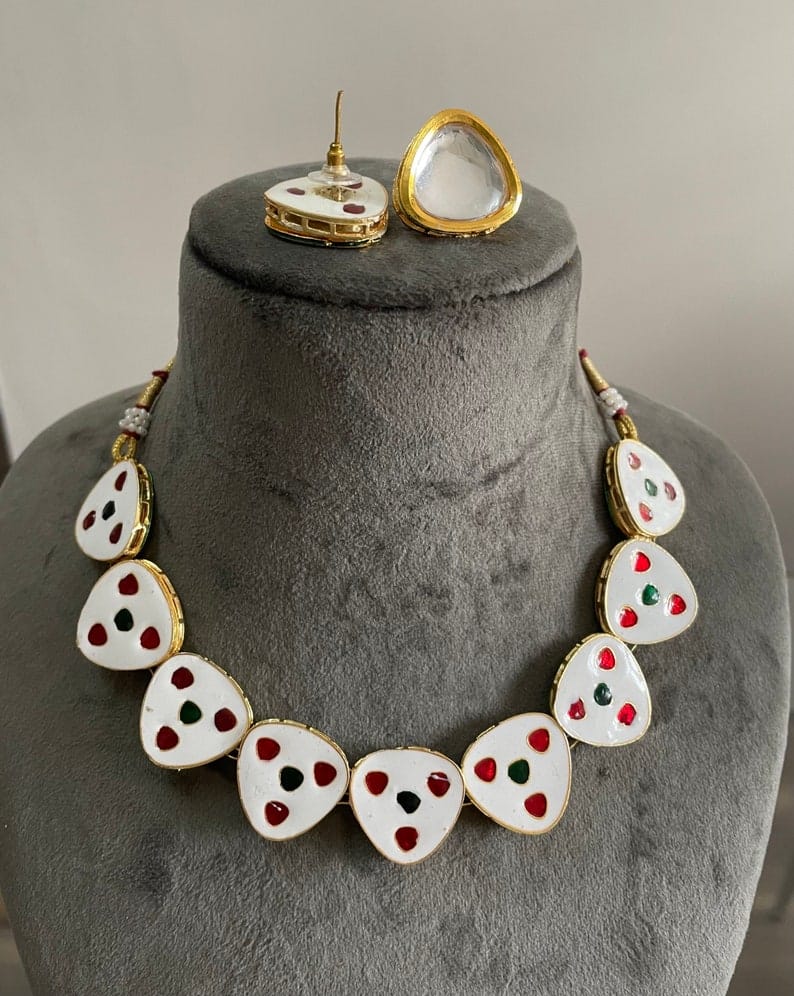 Elegant Kundan Necklace With Earrings - Image 4