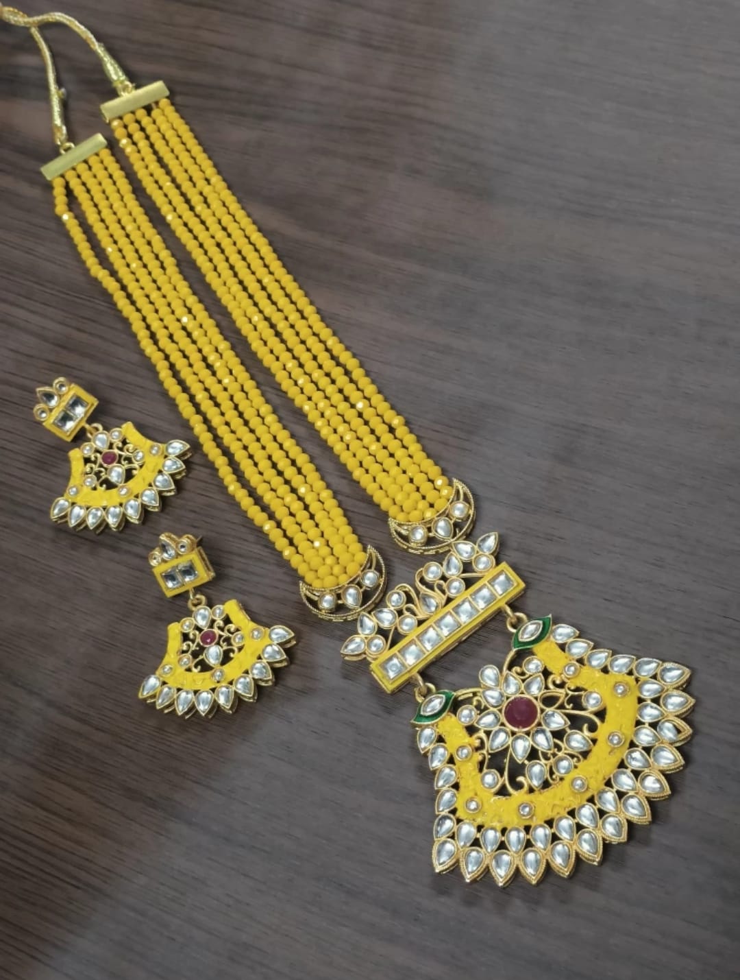 Stunning Kundan Necklace Set Earrings - Image 2