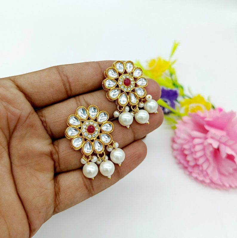 Gold Plated Kundan Studded & Beaded Layered Jewellery Set - Image 3