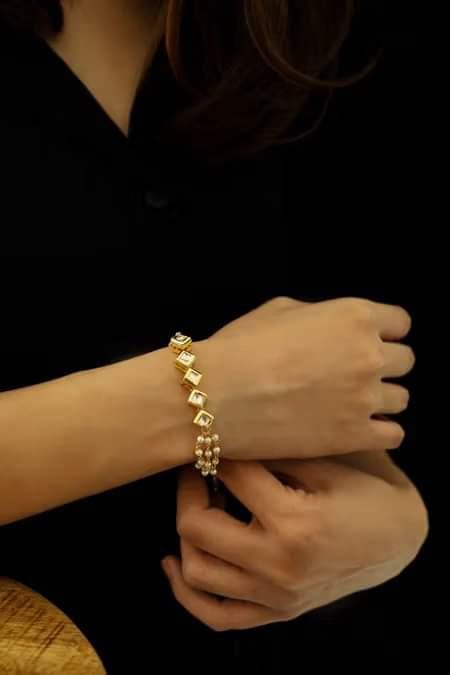 Gold Tone Adjustable Kundan Bracelet