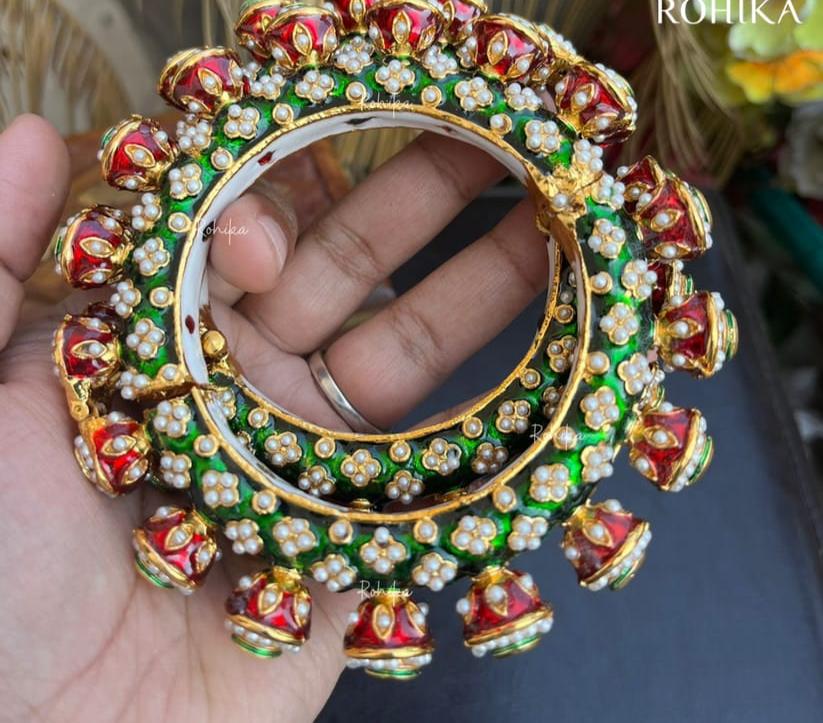 Bollywood Bride Fashion Gold Plated Faux Kundan Bangle - Image 3