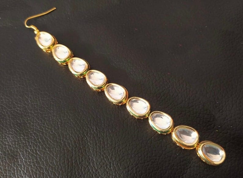Kareena Kapoor Inspired Gold Finish White Kundan Maangtika - Image 2