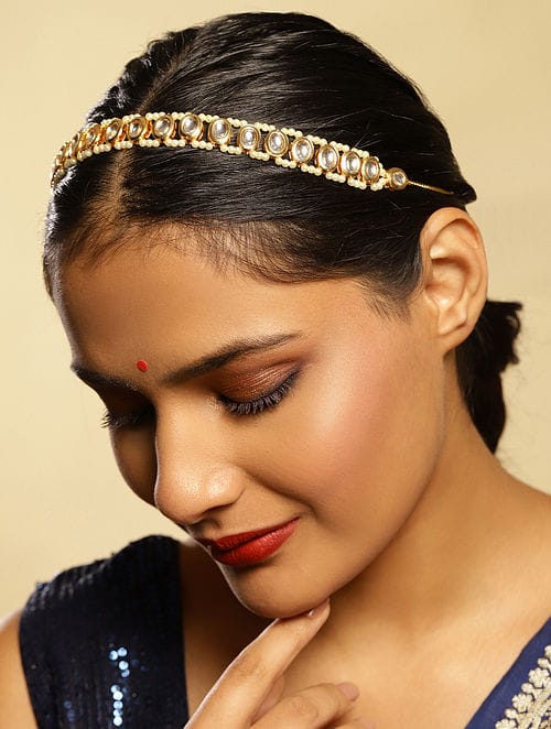 Gold-Plated White Kundan-Studded & Pearl Beaded Hair Band Mathapatti - Image 2