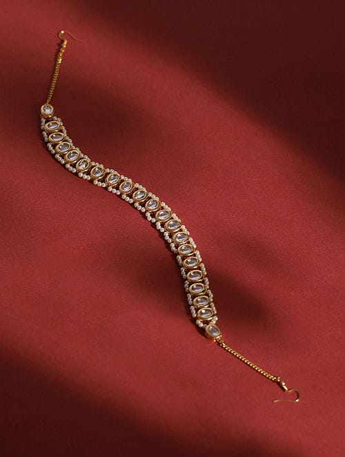 Gold-Plated White Kundan-Studded & Pearl Beaded Hair Band Mathapatti