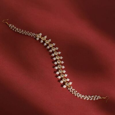 Gold-Plated White Kundan-Studded & Pearl Beaded Hair Band Mathapatti