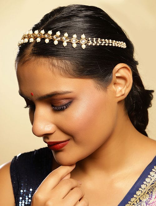 Gold-Plated White Kundan-Studded & Pearl Beaded Hair Band Mathapatti - Image 2