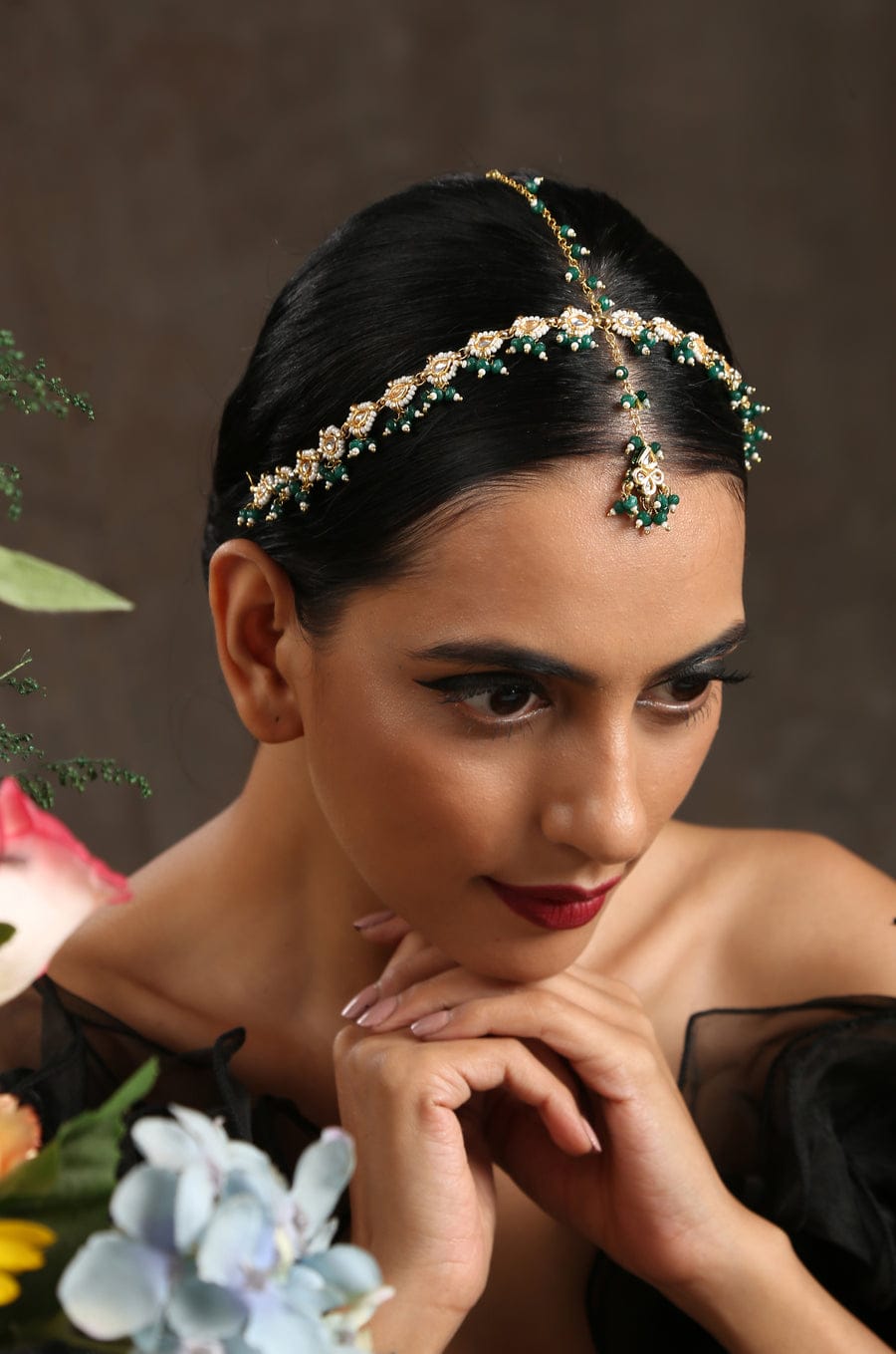 Gold-Plated White Kundan-Studded & Pearl Beaded Hair Band Mathapatti - Image 5