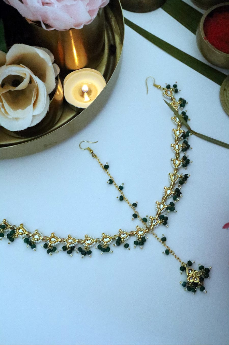Gold-Plated White Kundan-Studded & Pearl Beaded Hair Band Mathapatti