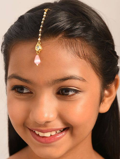 Gold Finish White Kundan Maangtika