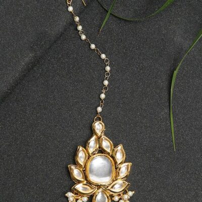 Gold Finish White Kundan Maangtika