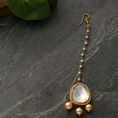 Gold Finish White Kundan Maangtika