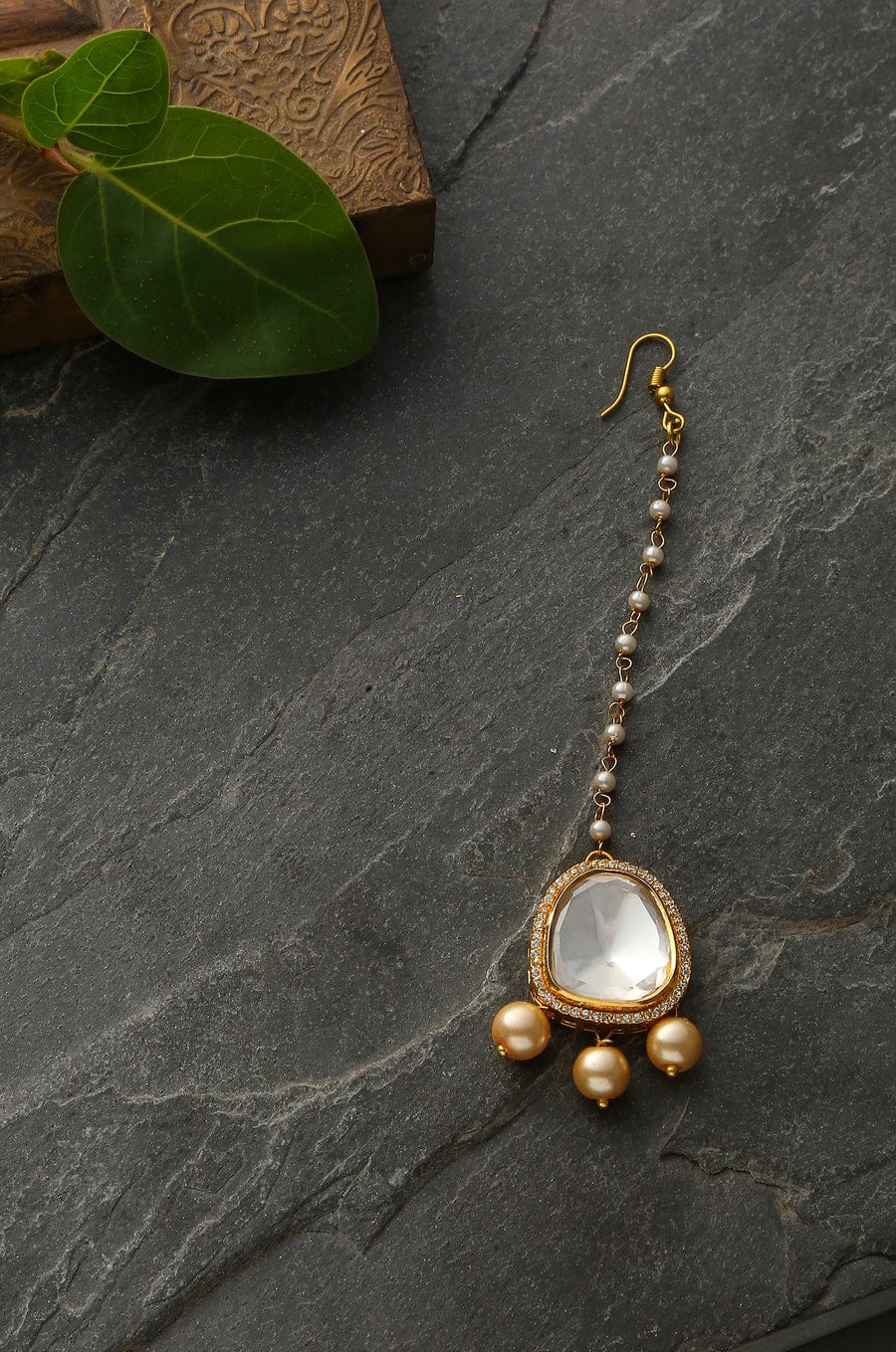 Gold Finish White Kundan Maangtika