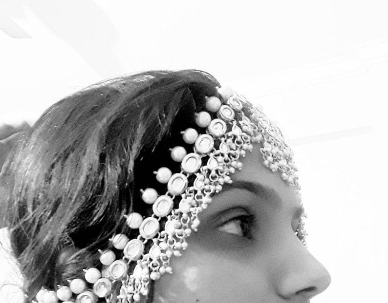 Gold Tone Kundan Mathapatti - Image 3