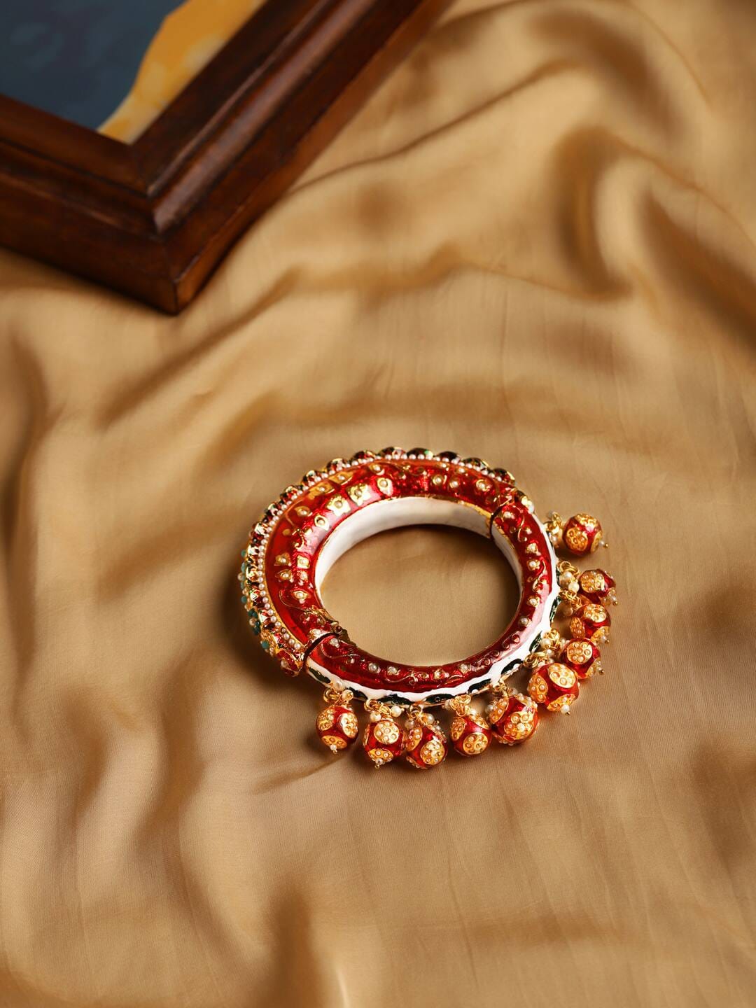 JADAU KUNDAN WITH MULTI STONE BIG BANGLE SET