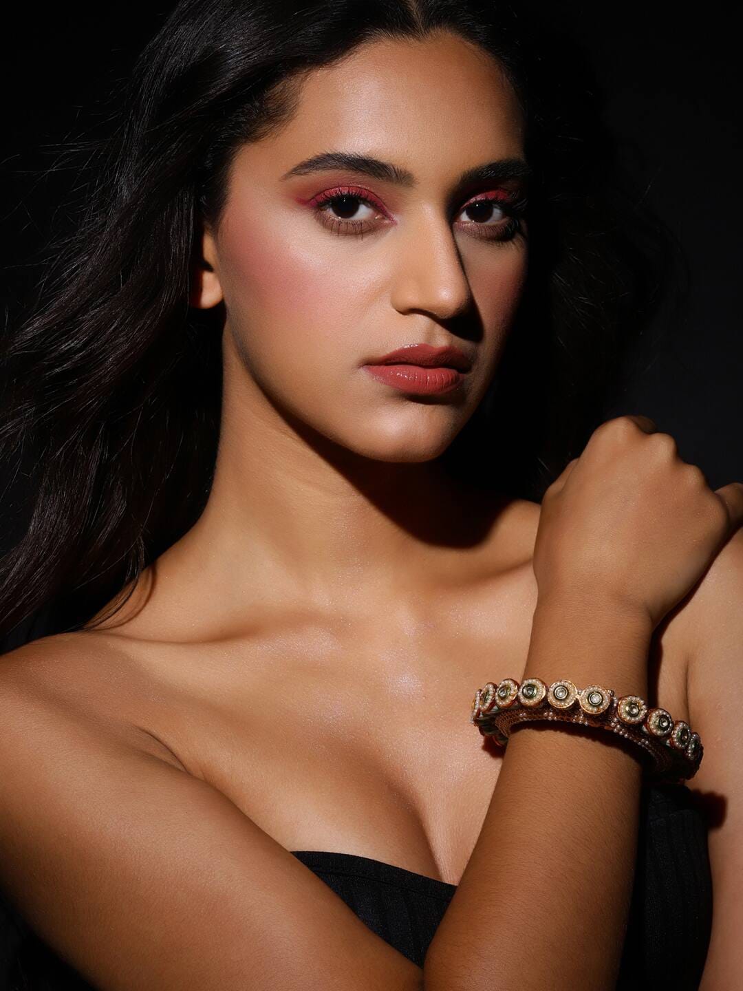 JADAU KUNDAN WITH MULTI STONE BIG BANGLE SET - Image 2