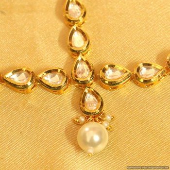 Meenakari Pear Shaped Pearl Bridal Mathapatti - Image 2