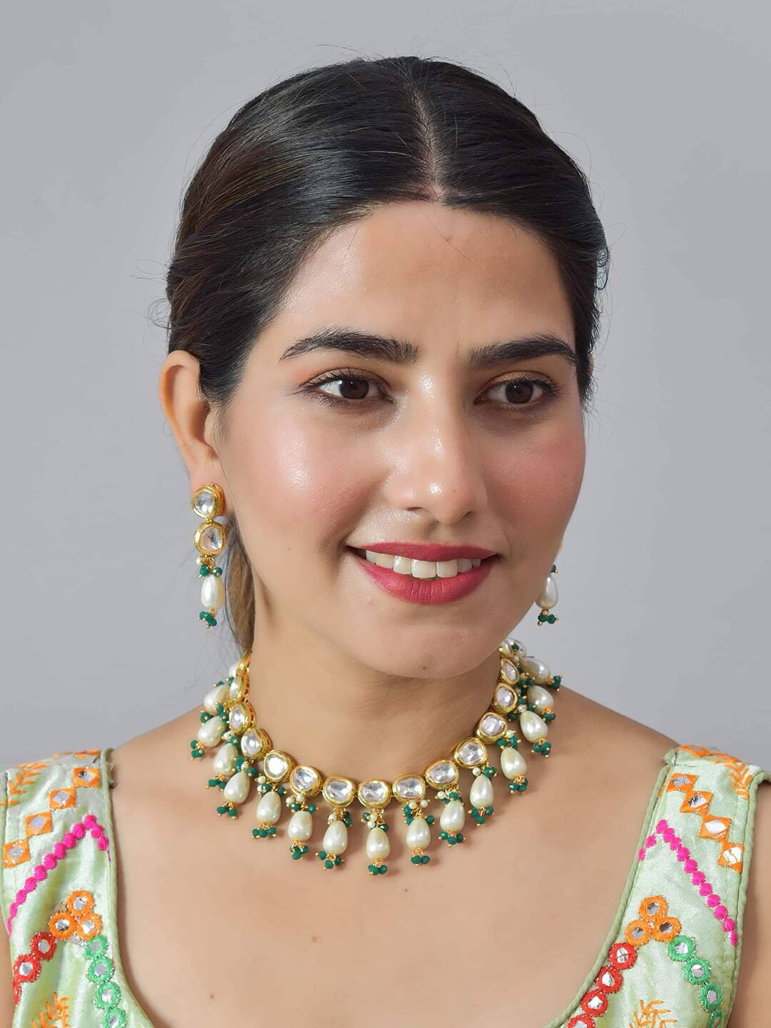 Green Gold-Plated Stone-Studded Beaded Jewellery Set - Image 3