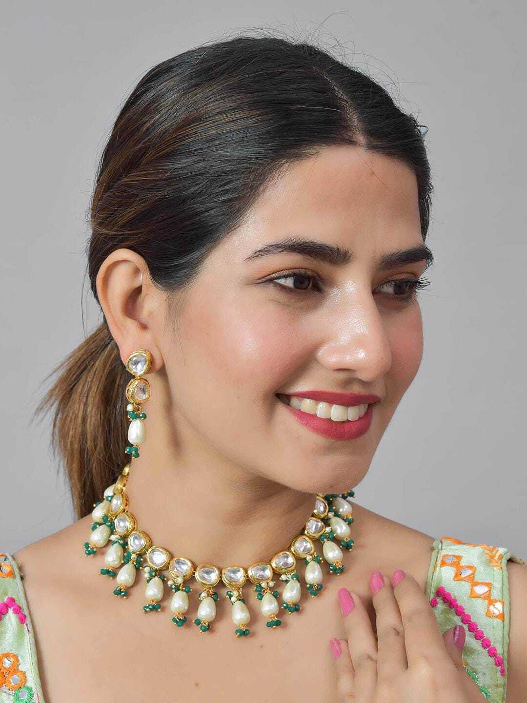 Green Gold-Plated Stone-Studded Beaded Jewellery Set - Image 5