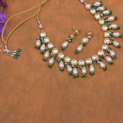 Green Gold-Plated Stone-Studded Beaded Jewellery Set