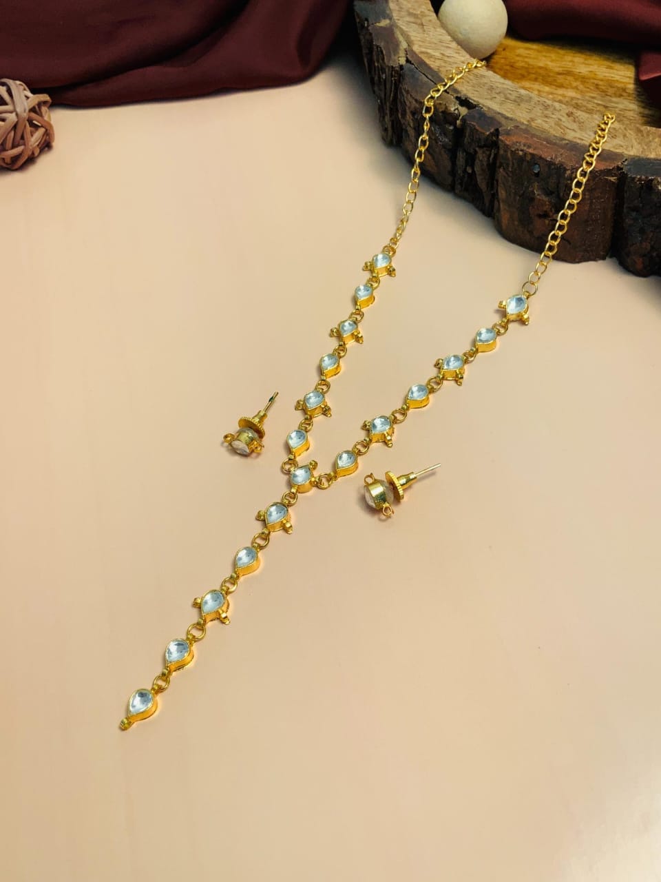 Light Weight Kundan Necklace With Earrings - Image 2