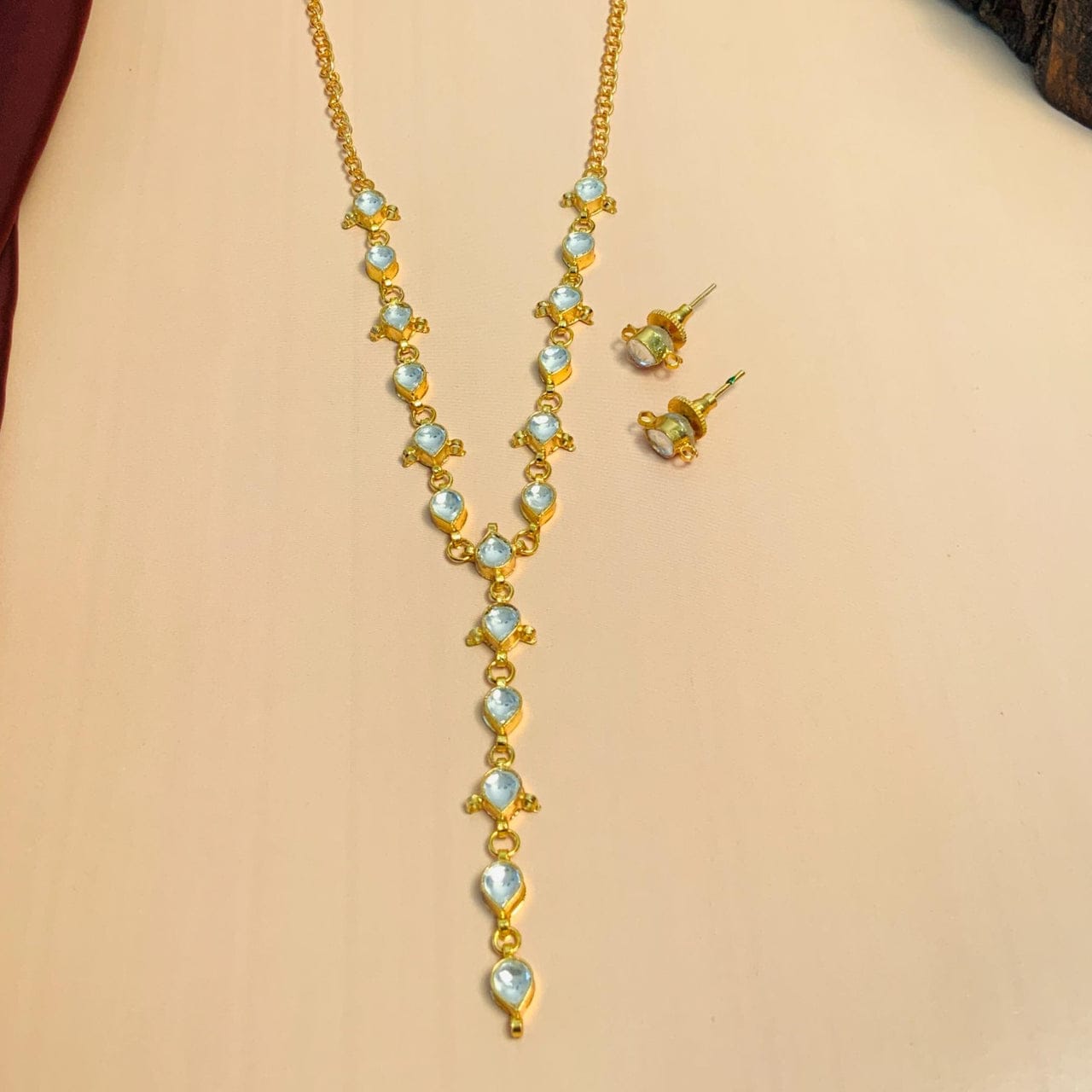 Light Weight Kundan Necklace With Earrings - Image 3