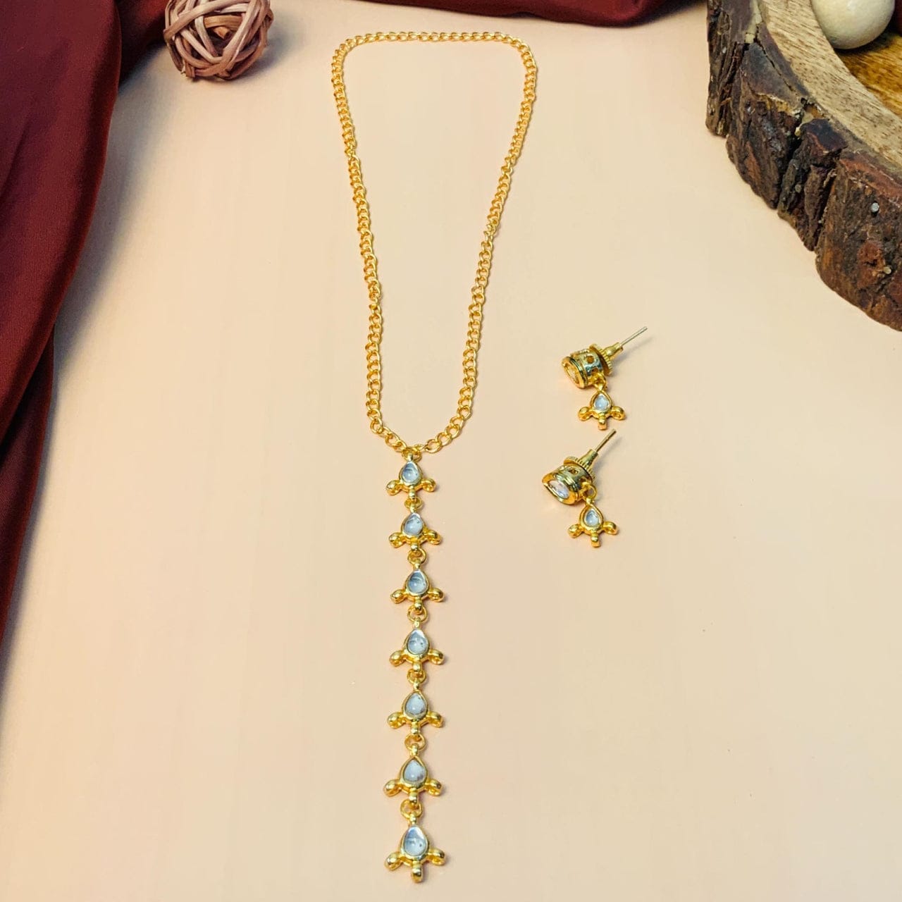 Light Weight Kundan Necklace With Earrings - Image 2